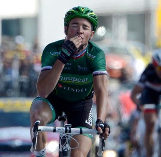 tdf12st10-Voeckler-wins-c